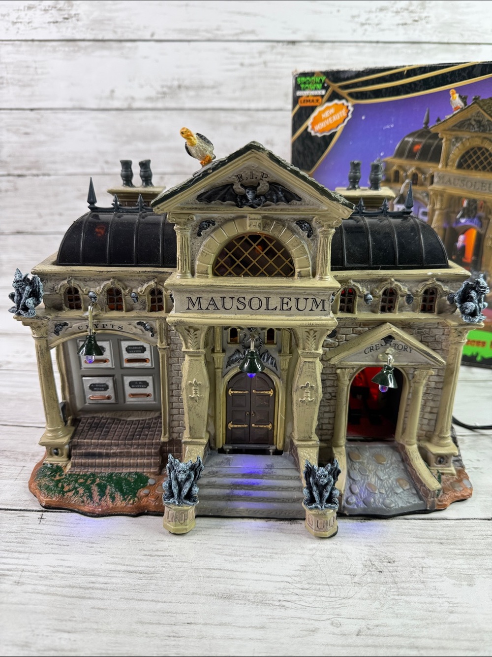Lemax Spooky Town Halloween Rest in Pieces Mausoleum Lighted WORKS!
